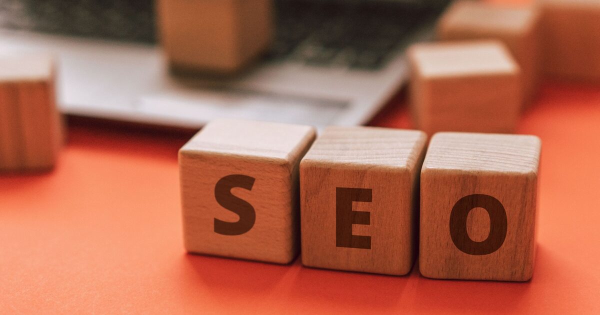 Какво е SEO оптимизация и как работи през 2026